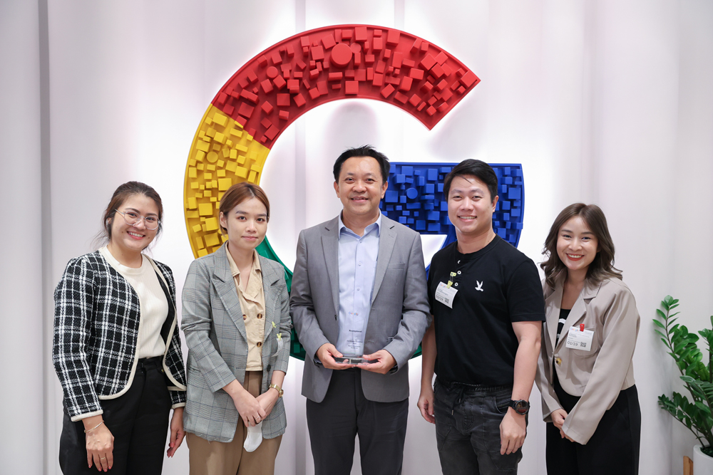 คุณบุรินทร์ เกล็ดมณี และทีมงาน บริษัท เรดดี้แพลนเน็ต จำกัด (มหาชน) รับรางวัล Best Automation Excellence Awards 2024 โดย Google ประเทศไทย